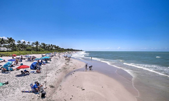 Old Naples Apartment | Coastal Downtown Naples Condo - Walk to the Beach!