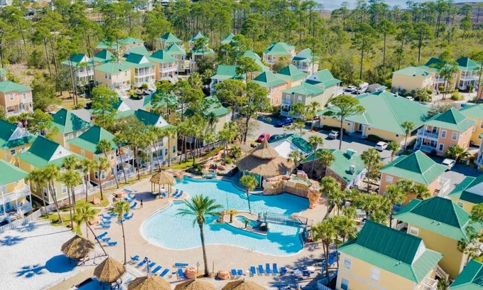 Ono Island Condo | Coastal Elegance: Condo with Serene Oasis Pool Close to White Sand Beaches