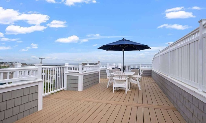 Hampton Condo | Coastal Escape: 3BR/4BA Luxury Retreat with Views