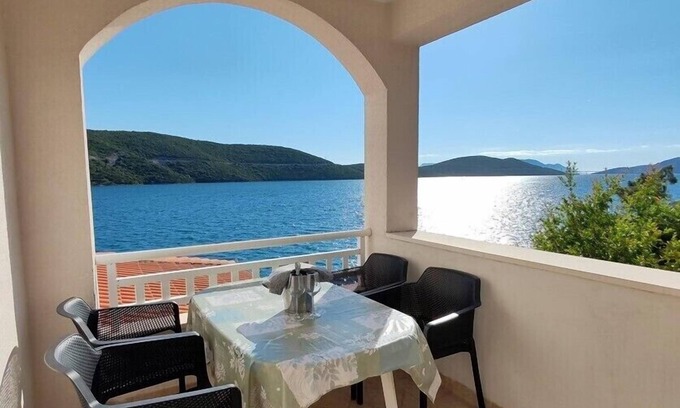 Neum Apartment | Coastal Escape – Sea View Studio with Free Sun Loungers
