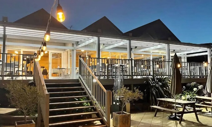 Safety Beach Apartment | Coastal Family Oasis Beachside stay