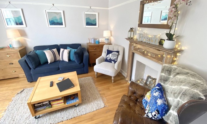 Sandgate Apartment | Coastal garden flat with parking. Pet friendly! Only 2 minutes from the beach!