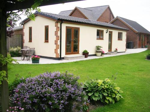 Knott End-on-Sea House | Coastal Garden Lodge