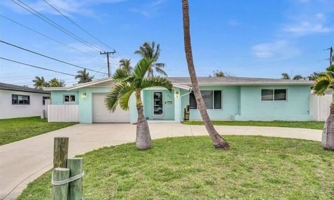 Garden Isles House | Coastal Gem - Sunshine and Pool