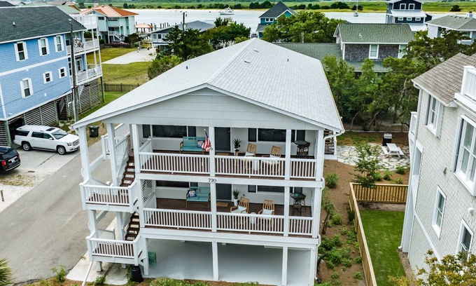 South End House | Coastal Getaway: Pet-Friendly, Steps to the Beach