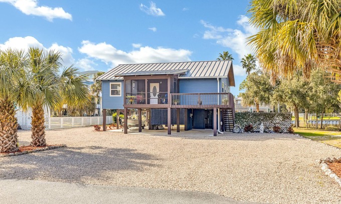 Panacea House | Coastal Getaway on canal-steps to the beach