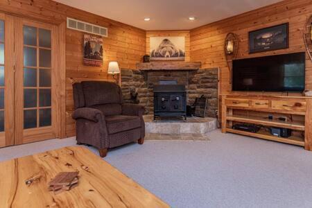 Paradise House | Coastal Haven Lake Superior w Fire Pit