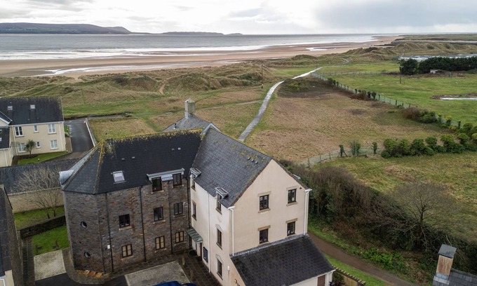 Burry Port Apartment | Coastal holiday apartment with glorious views