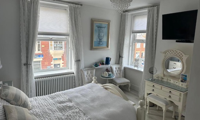 Newbiggin-by-the-Sea House | Coastal Joy - Room 5