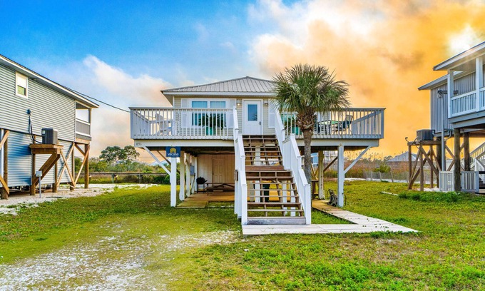 Fort Morgan House | Coastal Living Cottage on Mobile Bay with Private Beach Access