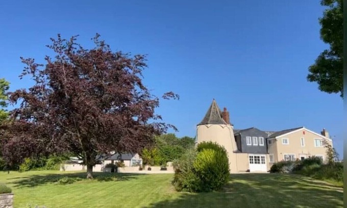 Llandudno House | Coastal mill, panoramic stunning sea views, woodland walks and more!