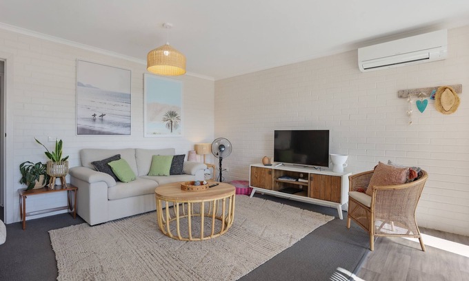 Merimbula Cabin | Coastal N Cosy at Calendo Apartments