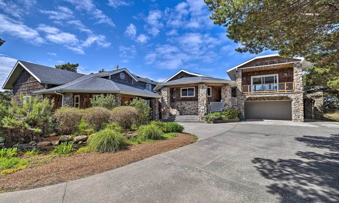 Warrenton House | Coastal Oregon Retreat w/Grill: 11 Mi to Astoria!