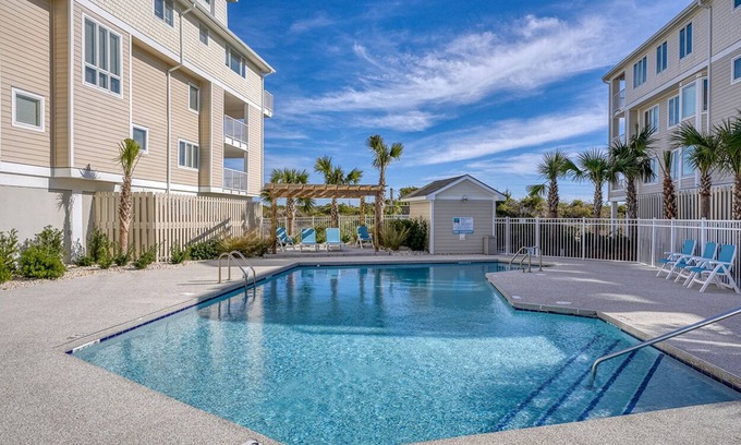 Shell Island Condo | Coastal Paradise: 2 Pools, Tennis Court, Beach Access!