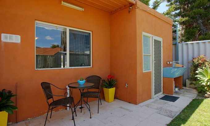 Sorrento Villa | COASTAL PARADISE NEAR HILLARY'S MARINA & ROTTNEST ISLAND