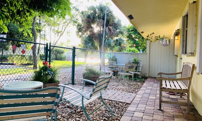 Deerfield Beach Apartment | Coastal Parkside Waterfront Duplex Bungalow- Walk to Beach and Restaurants