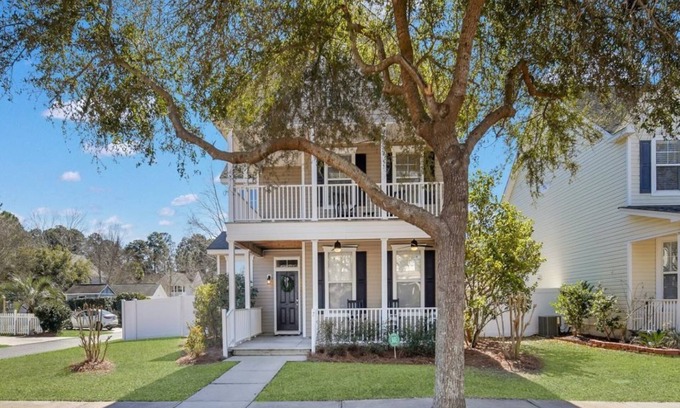 Bluffton House | Coastal Quarters in Bluffton - 4 bedroom, dog friendly! 2 Story, Bluffton Park Lowcountry Charmer.