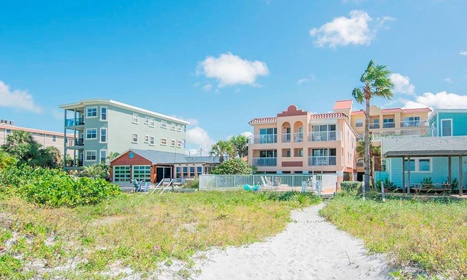 Independence Square House | COASTAL RETREAT! Perfect Beach Location! Walk to Restaurants & More!