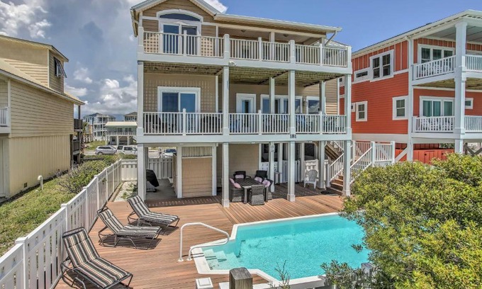 Holden Beach House | Coastal Retreat with Hot Tub Steps to Beach!