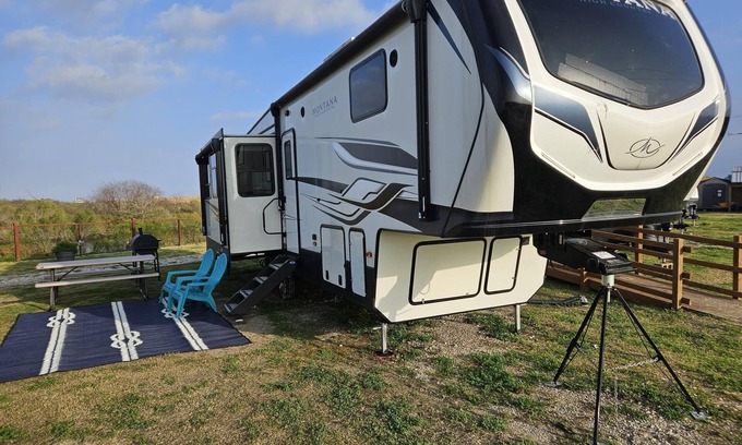 Port Bolivar House | Coastal RV Stay – Montana High Country - Sleeps 4