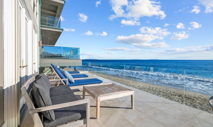 Central Malibu House | Coastal Serenity ~ Dry Beach, High Ceilings, Large & Modern Villa, Pet Friendly
