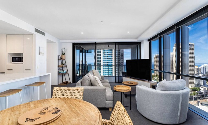 Surfers Paradise Apartment | Coastal Skyline Suite