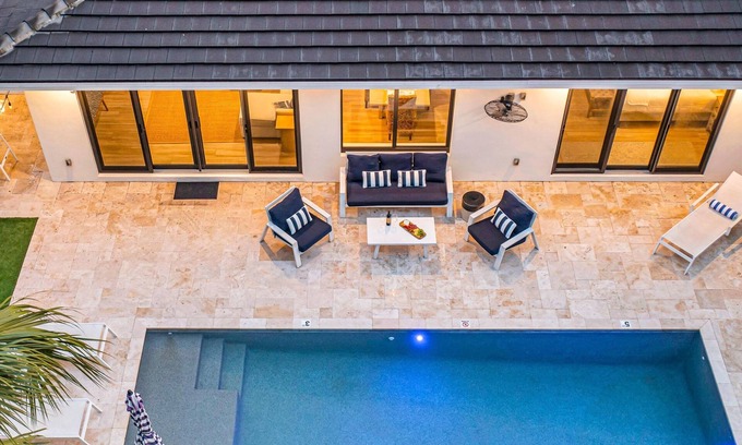 Harbour Inlet House | Coastal Style Haven | Walk To Beach | Heated Pool | Tranquility | Manatee Ranch Key | RESlDENCES
