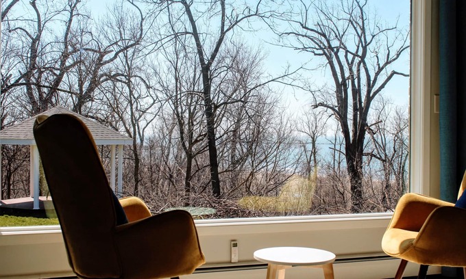 Leamington Apartment | Coastal Suite #1 - Seacliff Beach Suites