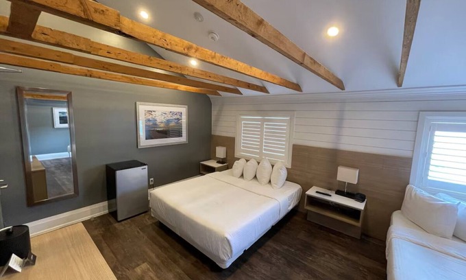 Grand Bend Apartment | Coastal Suites (Room 4), Grand Bend