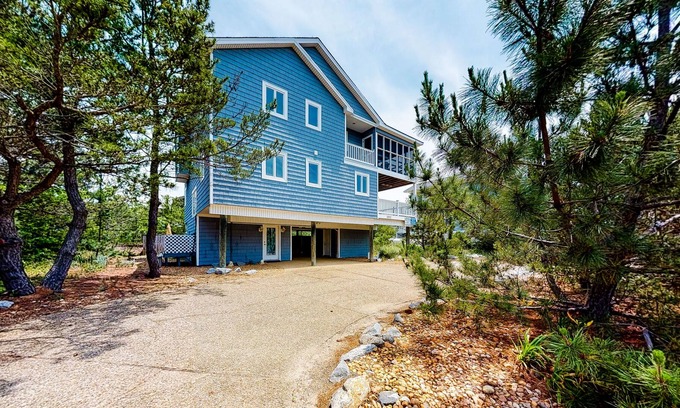 Sandbridge House | Coastal-themed home w/private pool, screened porch, deck, & washer/dryer