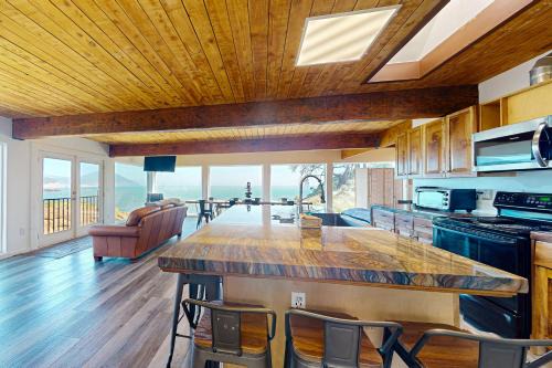 Port Orford Apartment | Coastal Tranquility Retreat