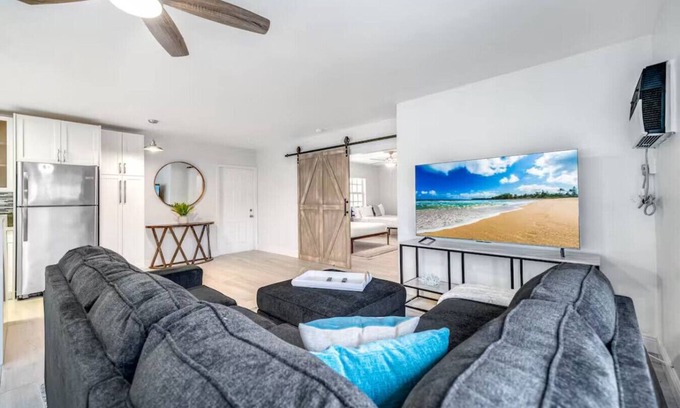 Coral Ridge Apartment | Coastal unit! .5 miles to Beach!