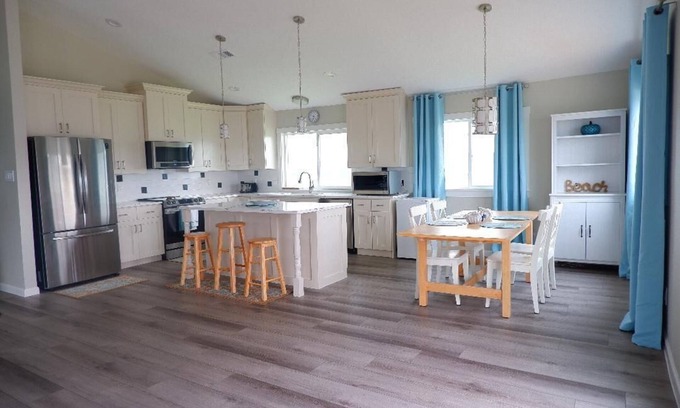 Galveston House | Coastal vacation rental-spacious with luxary accomadation for large family