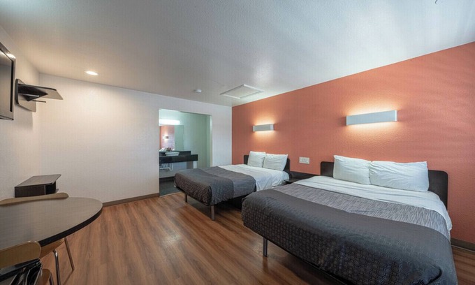 Castroville Hotel | Coastal Valley Inn