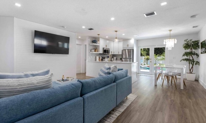 Delray Beach Villa | Coastal villas 4BR heated pool close to downtown GOLF CART
