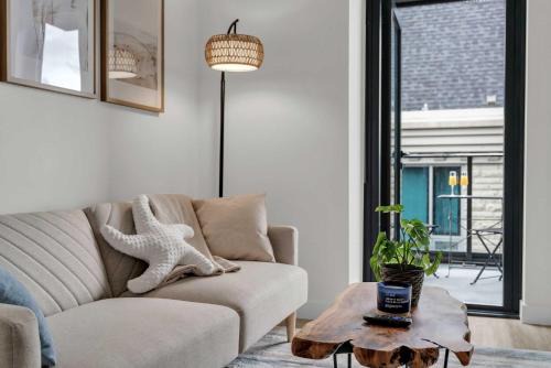 Eau Claire Apartment | Coastal Winds DT Gym River Walk