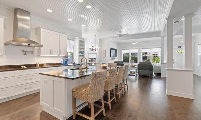 Downtown Historic District House | Cobalt Cottage History at your doorstep