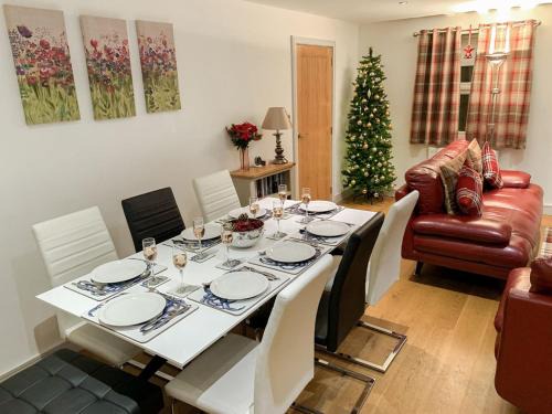 Whitby House | Cobble Cottage - Uk38973