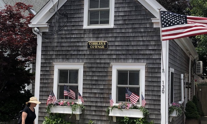 Provincetown House | Cobbler’s Cottage in the heart of the West End