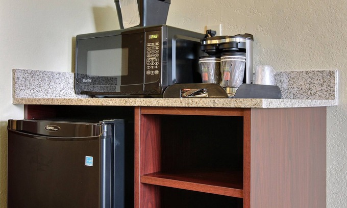 Beulah Hotel | Cobblestone Hotel & Suites - Beulah