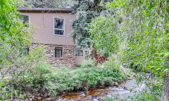 Idaho Springs Condo | Cobblestone: Relax & Play Creekfront Studio Condo
