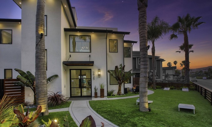Avila Beach House | Cobbo's Beach House - Elevator/SPAS/Bar/GYM/Bikes/GOLF CART/Views/STEPS TO BEACH