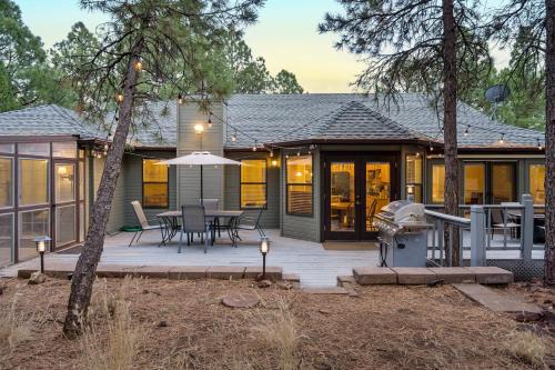 Flagstaff House | Coburn Cabin @ Country Club Game Room New Central AC Pet and Family-Friendly