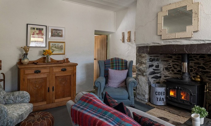 Bont Newydd Cottage | Cobweb Cottage - Two Bedroom Cottage, Sleeps 4