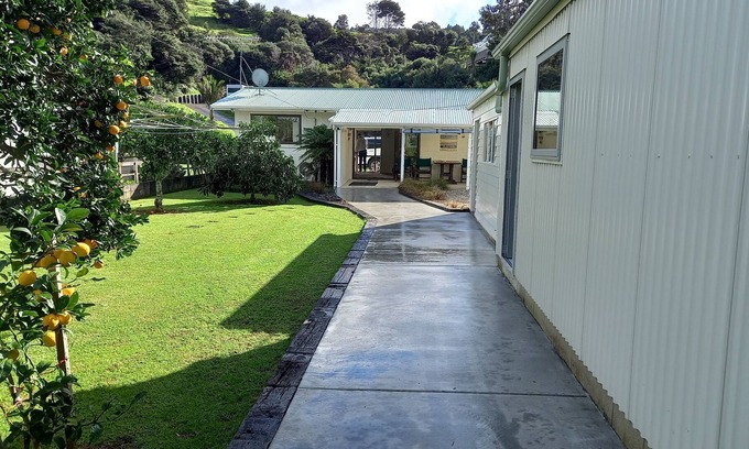 Coromandel House | Cockle Bay Cottage ~ Family Getaway at Shelly Beach ~ Boat Parking ~ Sleeps 10