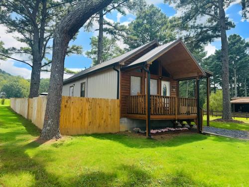 Groveoak House | Coco Chateau ViP Cabin Lake Guntersville Pet Friendly Fully Fenced Boat Parking Private