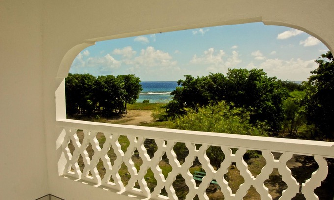 Cades Bay House | CoCo Rose Guesthouse
