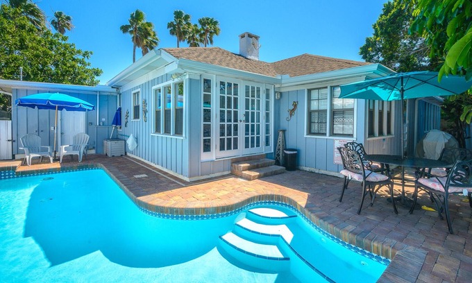 Bay Esplanade House | Coconut Beach House | Private Pool | Clearwater Beach
