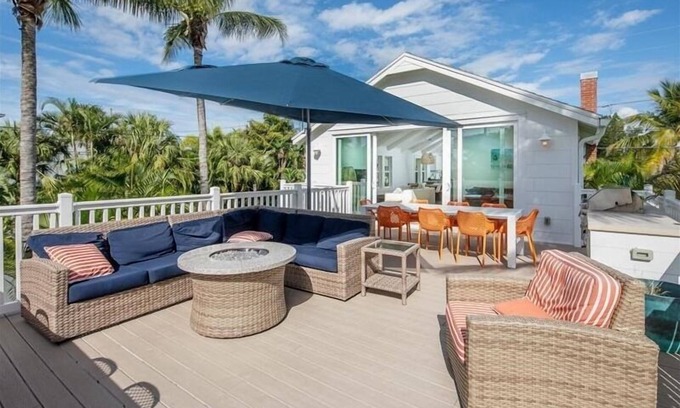 Treasure Island House | Coconut Cottage in Treasure Island