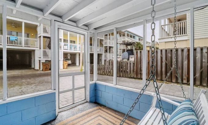 Tybee Island House | Coconut Crab Cottage: 4 BR Home STEPS from Beach!